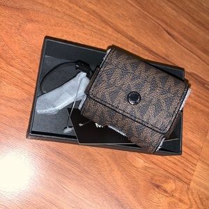 Brand New in Box Michael Kors Expandable Earbud Case